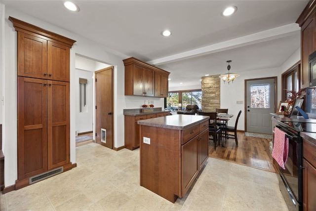 3000 Carroll DR SE, Cedar Rapids, IA 52403