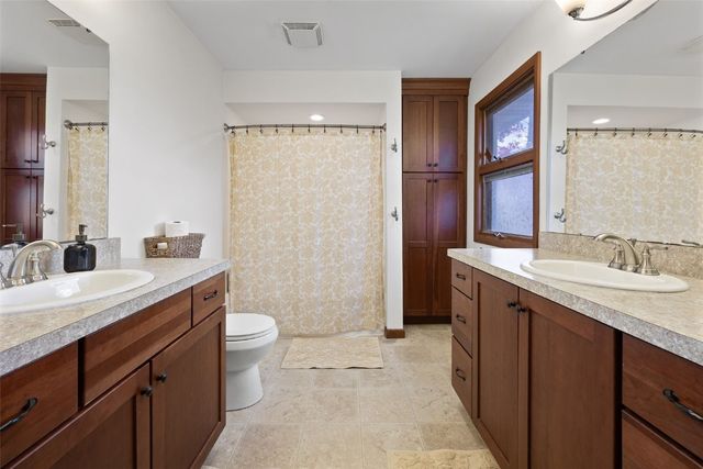 3000 Carroll DR SE, Cedar Rapids, IA 52403