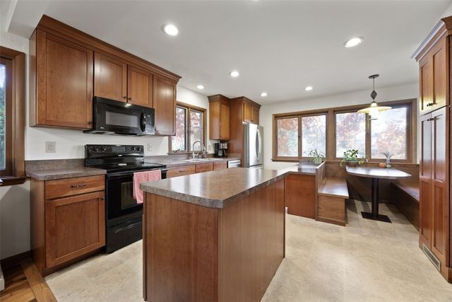 3000 Carroll DR SE, Cedar Rapids, IA 52403