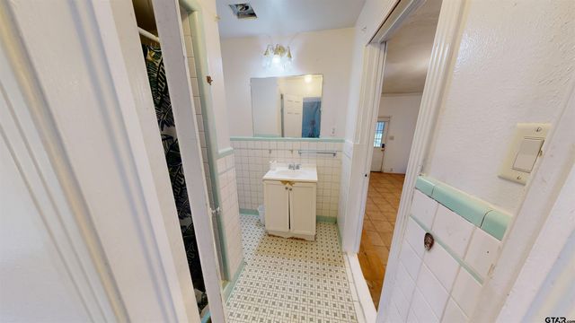 1400 San Antonio, Tyler, TX 75701