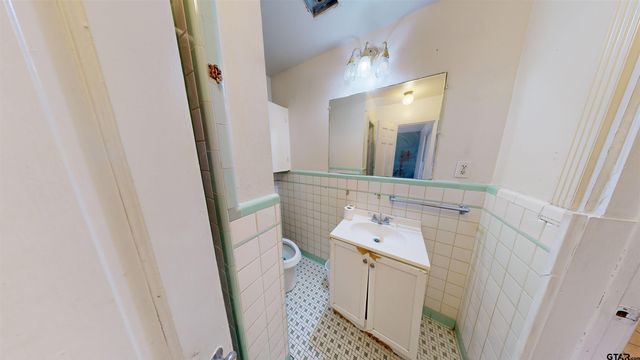 1400 San Antonio, Tyler, TX 75701