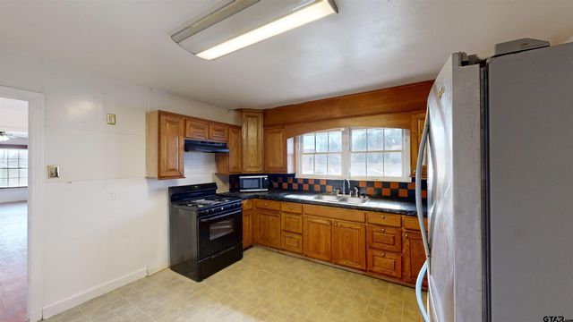 1400 San Antonio, Tyler, TX 75701