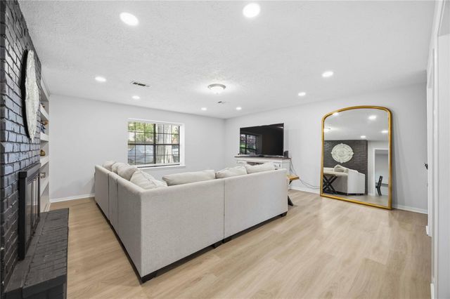 801 Friars Lane, Baytown, TX 77521