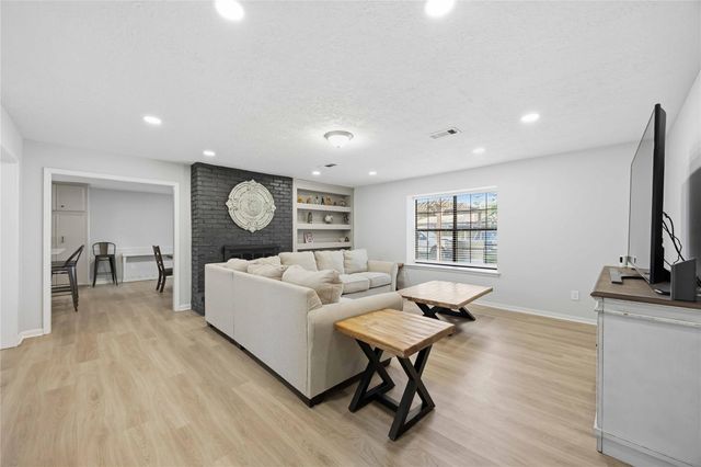 801 Friars Lane, Baytown, TX 77521