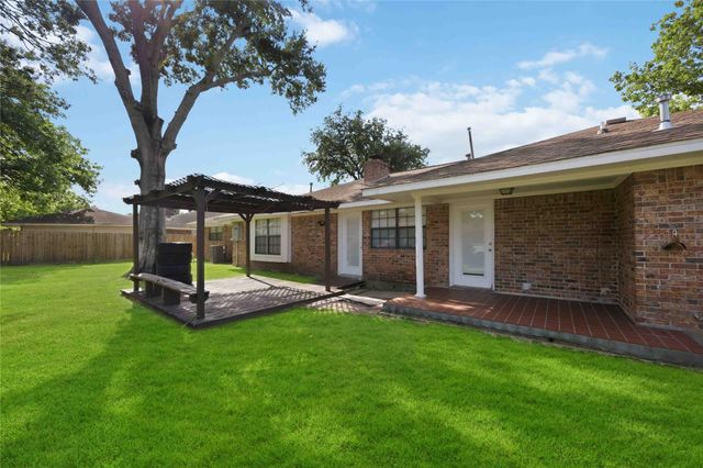 801 Friars Lane, Baytown, TX 77521