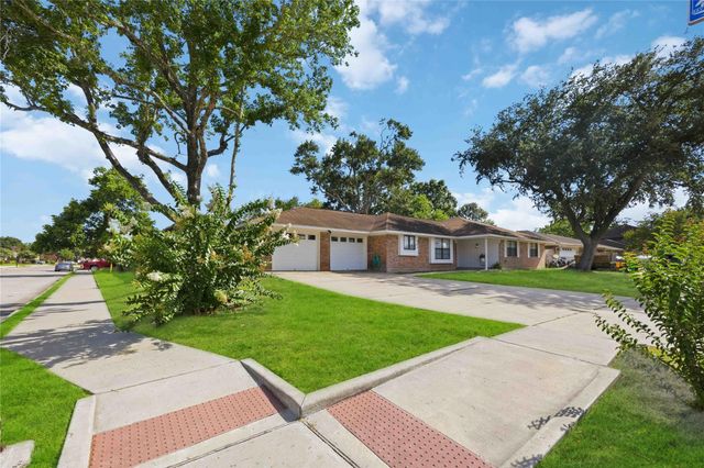 801 Friars Lane, Baytown, TX 77521