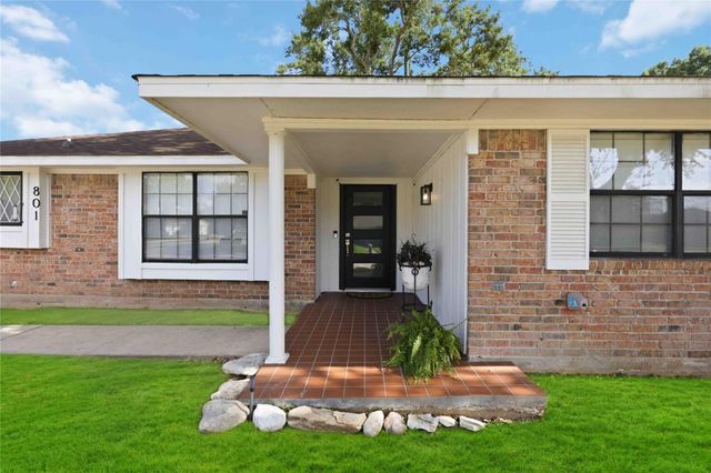 801 Friars Lane, Baytown, TX 77521