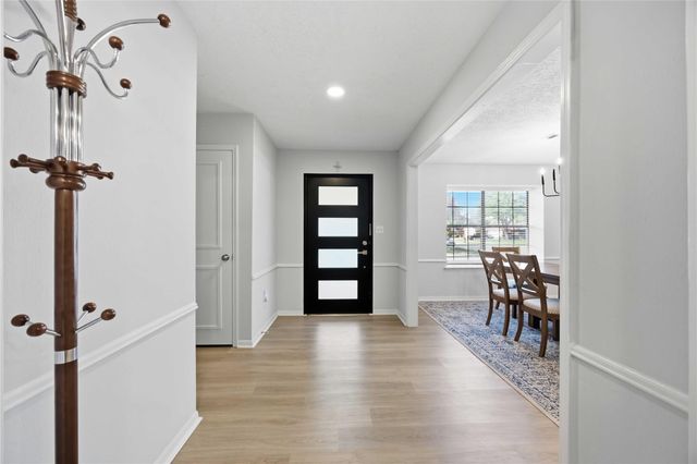 801 Friars Lane, Baytown, TX 77521