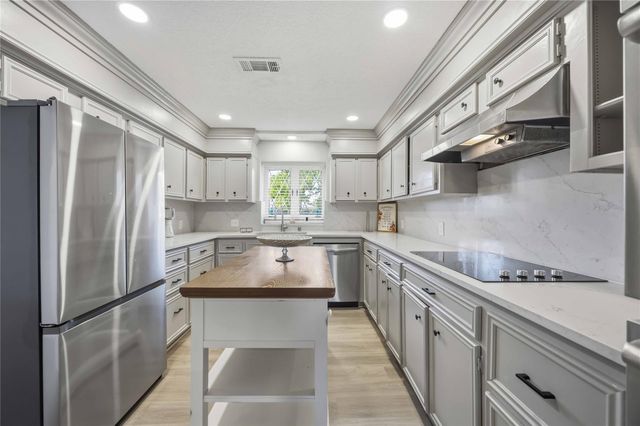 801 Friars Lane, Baytown, TX 77521