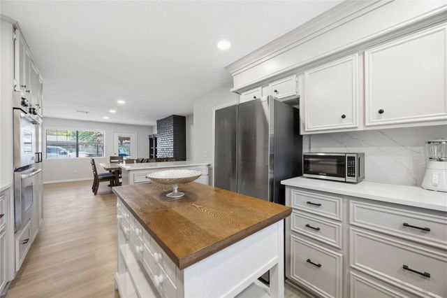 801 Friars Lane, Baytown, TX 77521