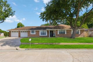 801 Friars Lane, Baytown, TX 77521