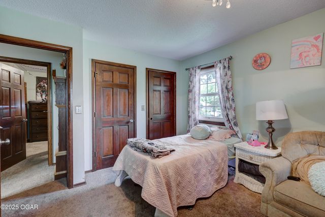 2211 E 10th Street, Joplin, MO 64801