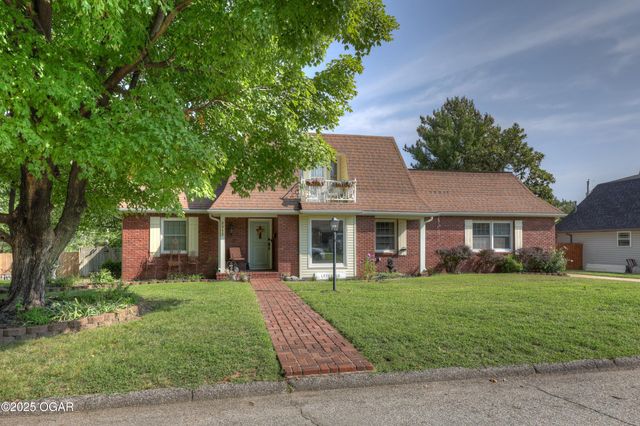2211 E 10th Street, Joplin, MO 64801