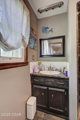 2211 E 10th Street, Joplin, MO 64801