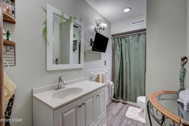 2211 E 10th Street, Joplin, MO 64801