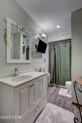 2211 E 10th Street, Joplin, MO 64801