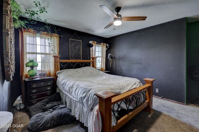 2211 E 10th Street, Joplin, MO 64801