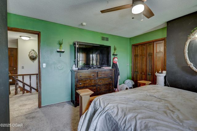 2211 E 10th Street, Joplin, MO 64801