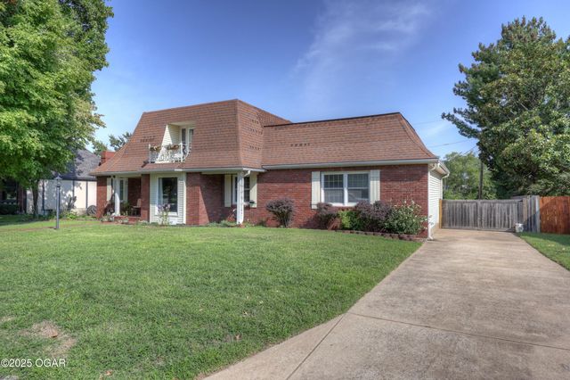 2211 E 10th Street, Joplin, MO 64801