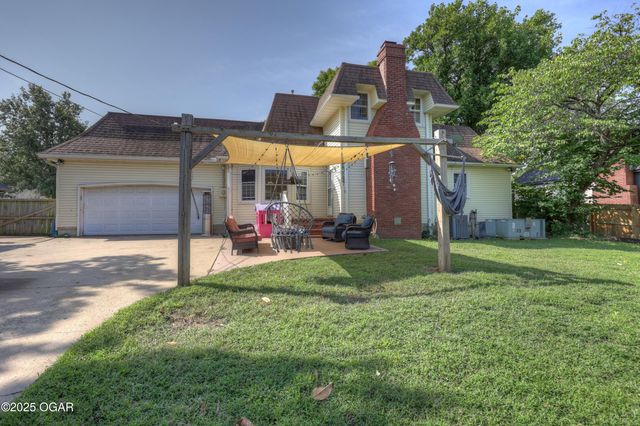 2211 E 10th Street, Joplin, MO 64801