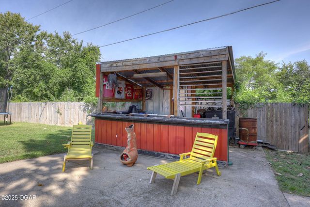 2211 E 10th Street, Joplin, MO 64801