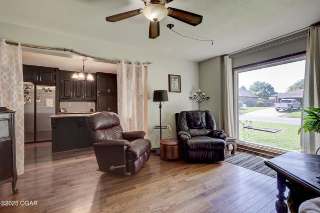 2211 E 10th Street, Joplin, MO 64801