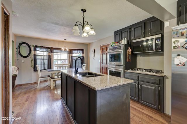 2211 E 10th Street, Joplin, MO 64801