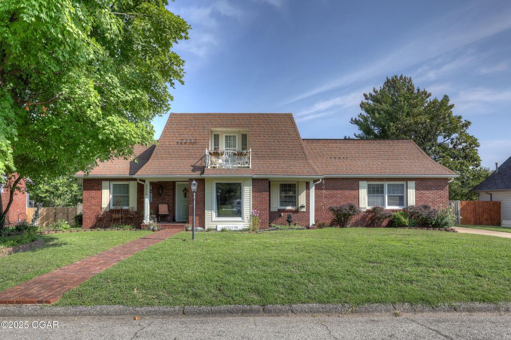 2211 E 10th Street, Joplin, MO 64801