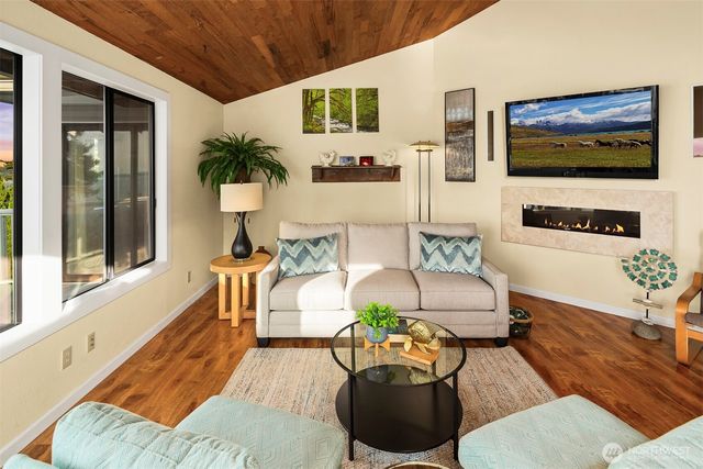 2426 Eastpoint Drive, Langley, WA 98260