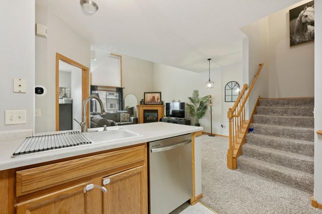 8622 Savanna Oaks Bay K, Woodbury, MN 55125