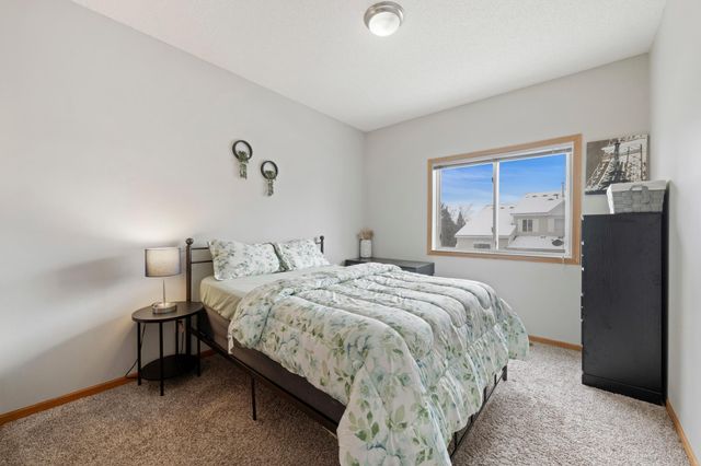 8622 Savanna Oaks Bay K, Woodbury, MN 55125