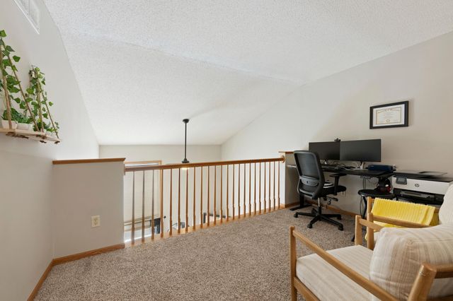 8622 Savanna Oaks Bay K, Woodbury, MN 55125