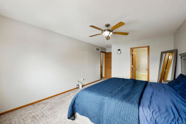 8622 Savanna Oaks Bay K, Woodbury, MN 55125