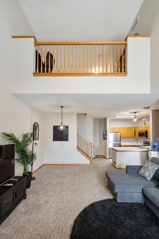 8622 Savanna Oaks Bay K, Woodbury, MN 55125