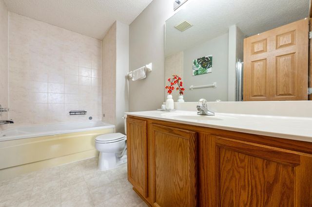 8622 Savanna Oaks Bay K, Woodbury, MN 55125