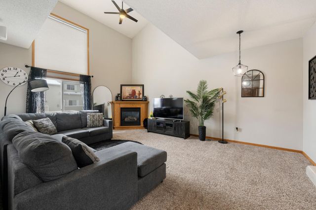 8622 Savanna Oaks Bay K, Woodbury, MN 55125