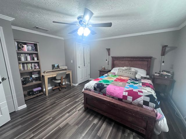 131 Willis Rd, Leesville, LA 71446