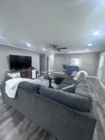 131 Willis Rd, Leesville, LA 71446