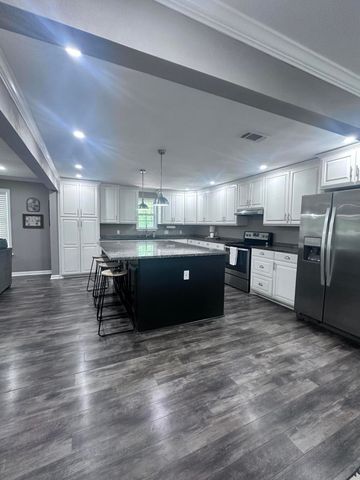 131 Willis Rd, Leesville, LA 71446