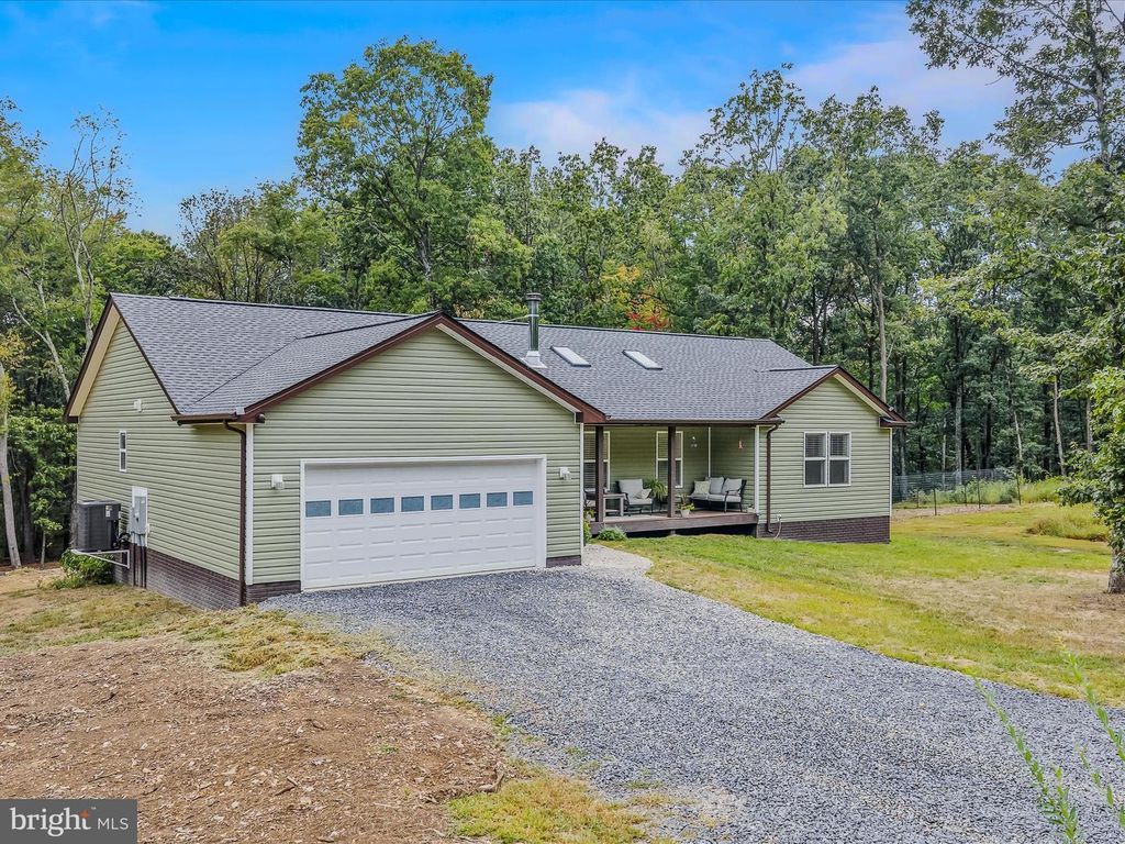 71 EMERALD LN, Berkeley Springs, WV 25411