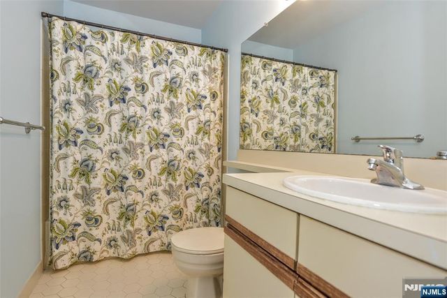 358 Cottonwood Way, Mahwah, NJ 07430
