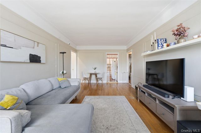 7234 Austin Street F6, Forest Hills, NY 11375