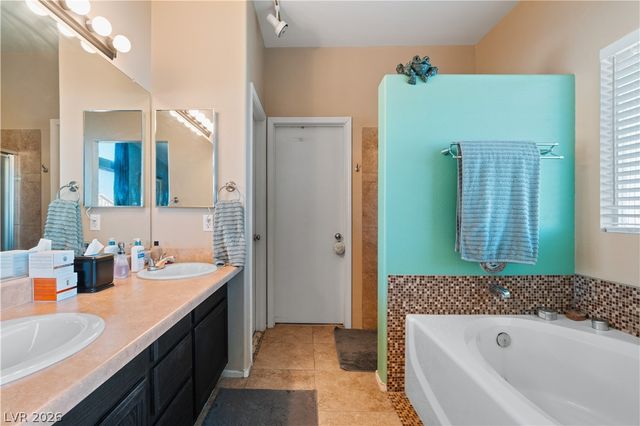 1812 Cedar Bluffs Way, Las Vegas, NV 89128