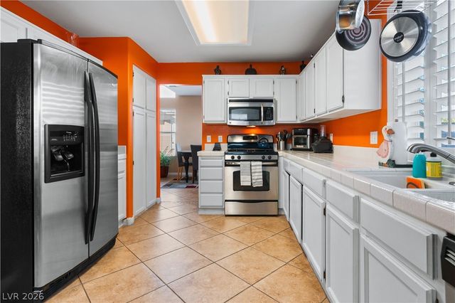 1812 Cedar Bluffs Way, Las Vegas, NV 89128