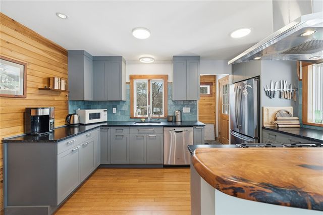 65 Columbia Heights Oval Circle, Charlestown, RI 02813