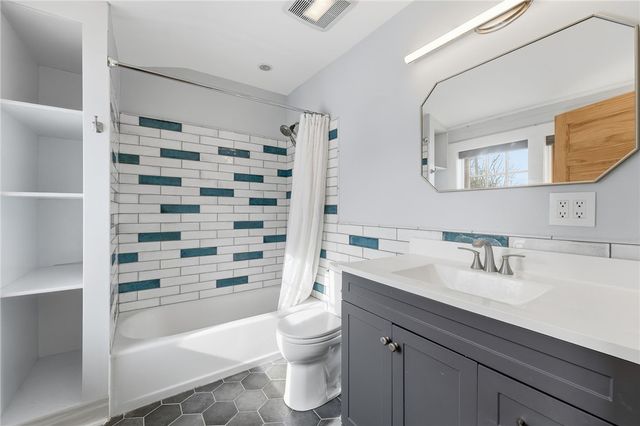 65 Columbia Heights Oval Circle, Charlestown, RI 02813