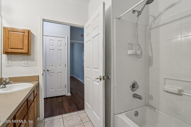 785 OAKLEAF PLANTATION Parkway 111, Orange Park, FL 32065