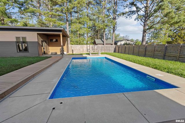 1303 N Otis Street, Marion, IL 62959