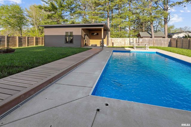1303 N Otis Street, Marion, IL 62959