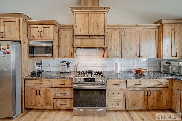 1575 Sandpiper Way, Idaho Falls, ID 83404